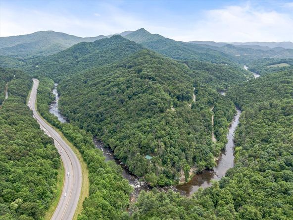 Majors Estate: 1610 Perth Rd, Clyde, NC 28721